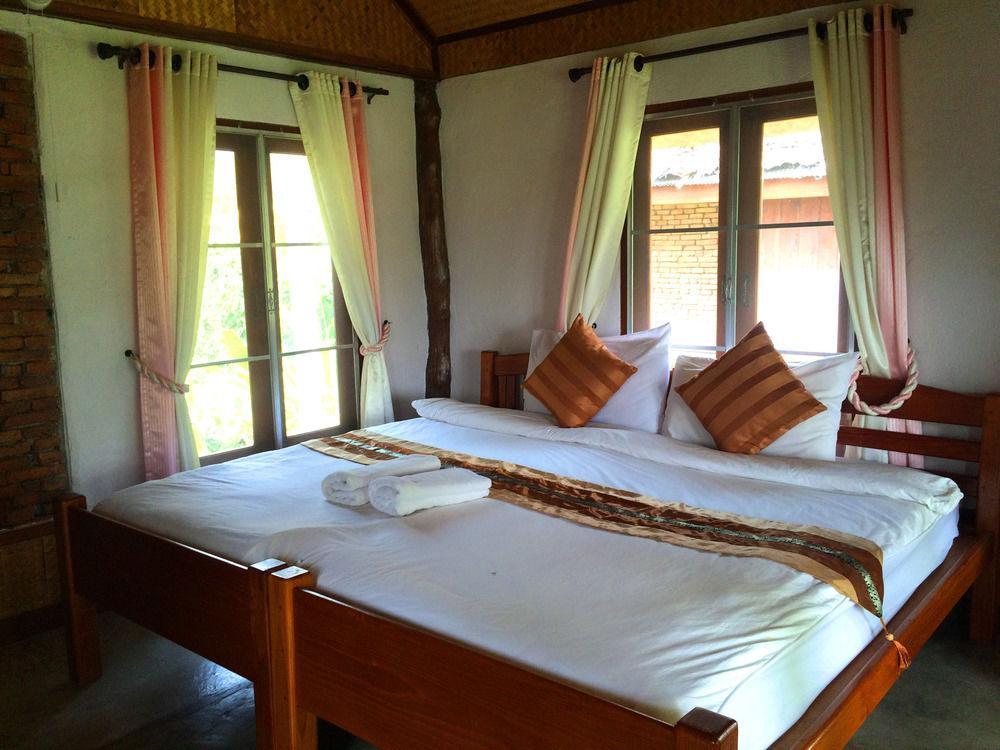 & Baan Chonphao Lodge *