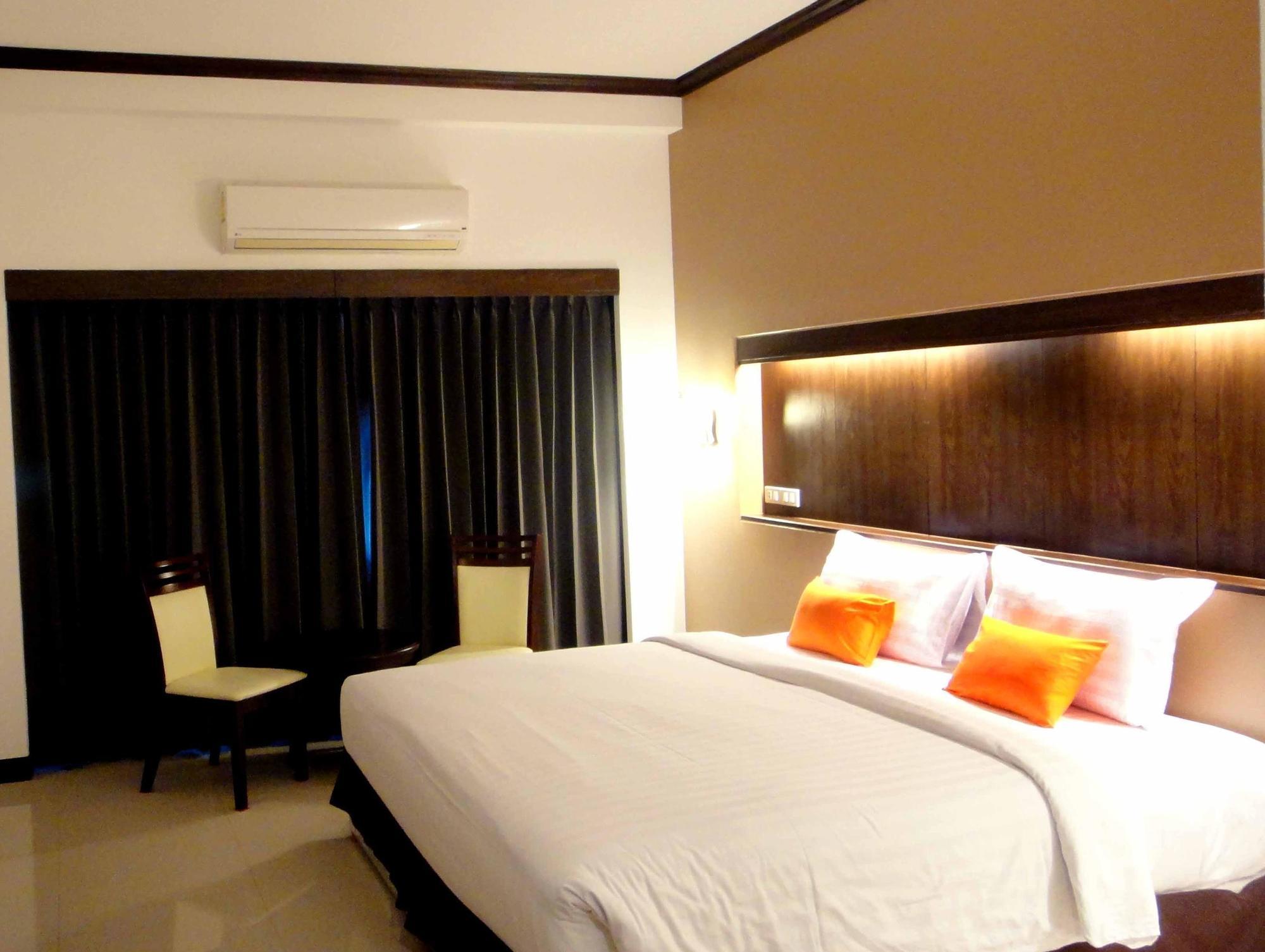 Major Grand Hotel Chum Phae