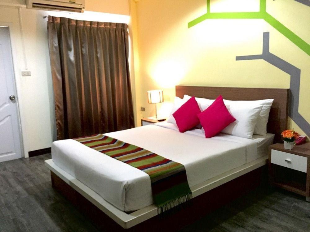 Charoenchit House 2*