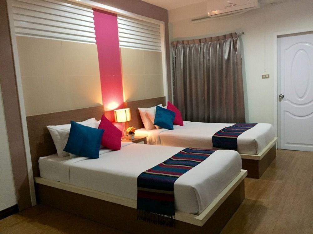 Charoenchit House Hotel 2*