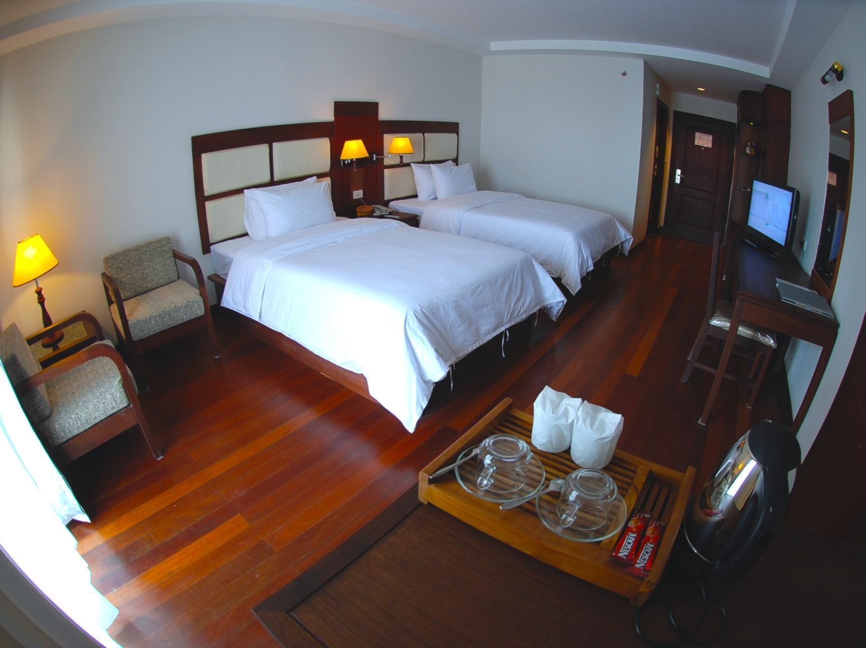 River Hotel 3*