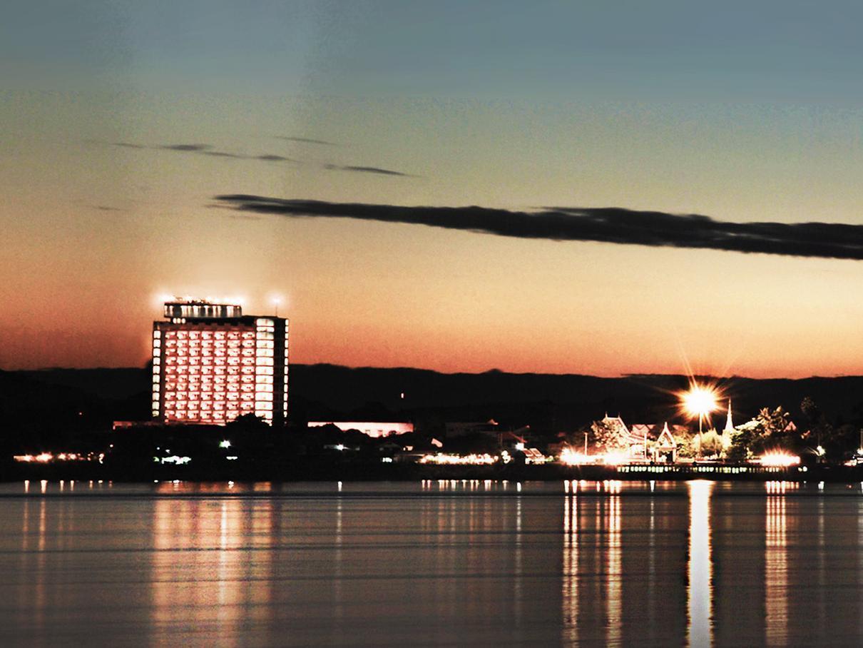 River Hotel