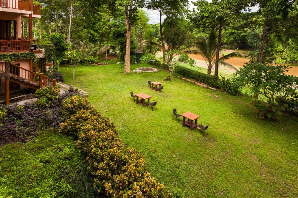 Riverhouse Resort 3*