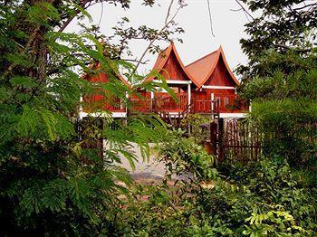 Green Gecko Hotel Um Chan