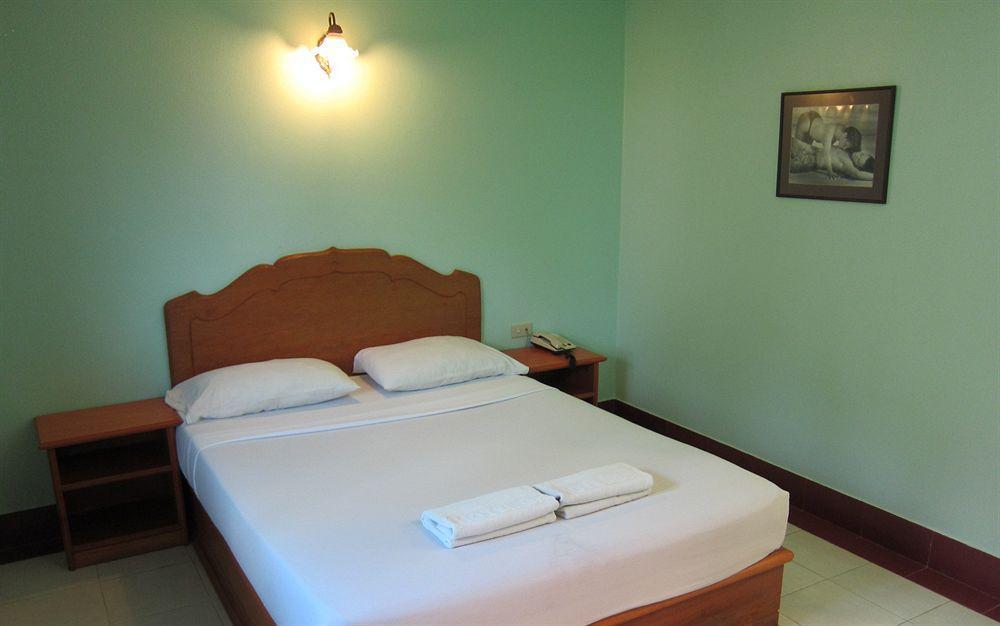 Oasis Hostel *