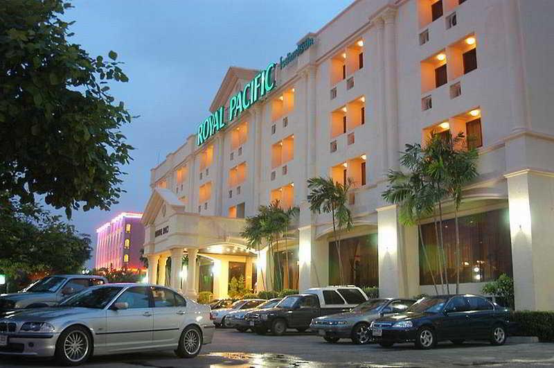 Royal Pacific Hotel 3*