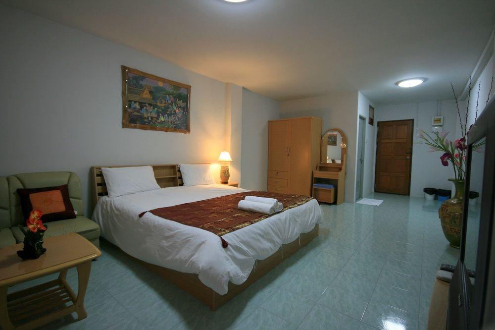 Malee Beach Guest House 2* Bang Lamung