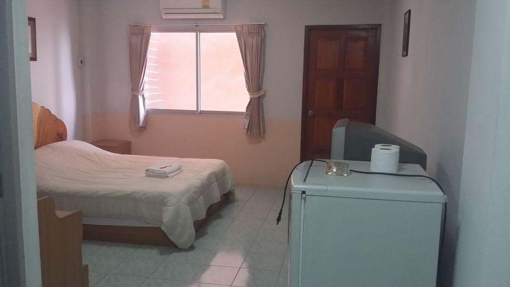 Malee Beach Guest House Hotel
