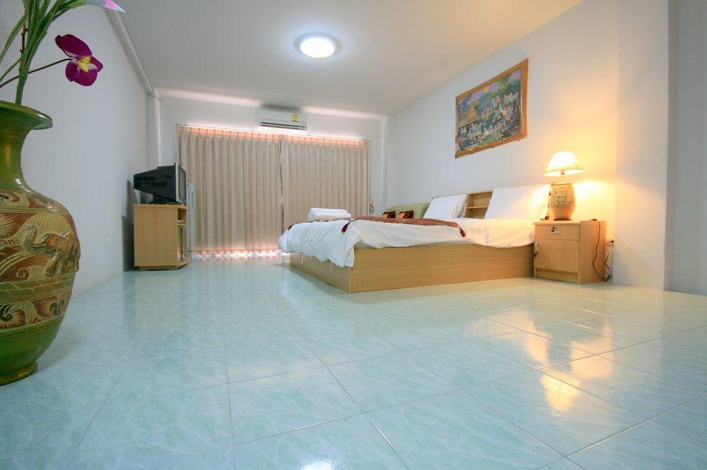 Malee Beach Guest House 2* Bang Lamung
