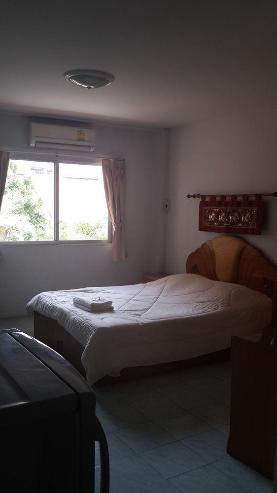 Malee Beach Guest House Hotel