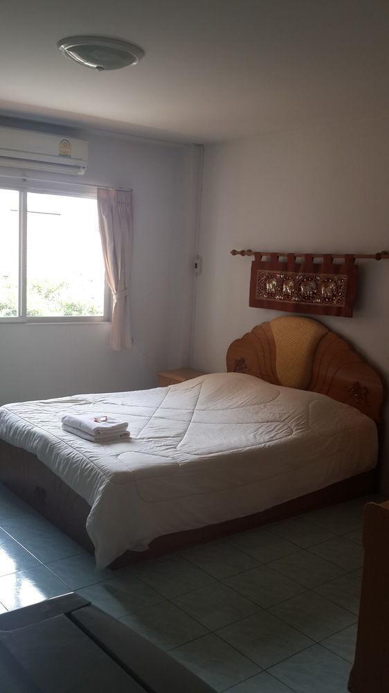 Malee Beach Guest House 2*
