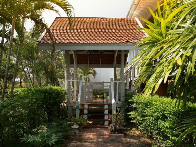Dorm Of Happiness By Tharaburi Hostel