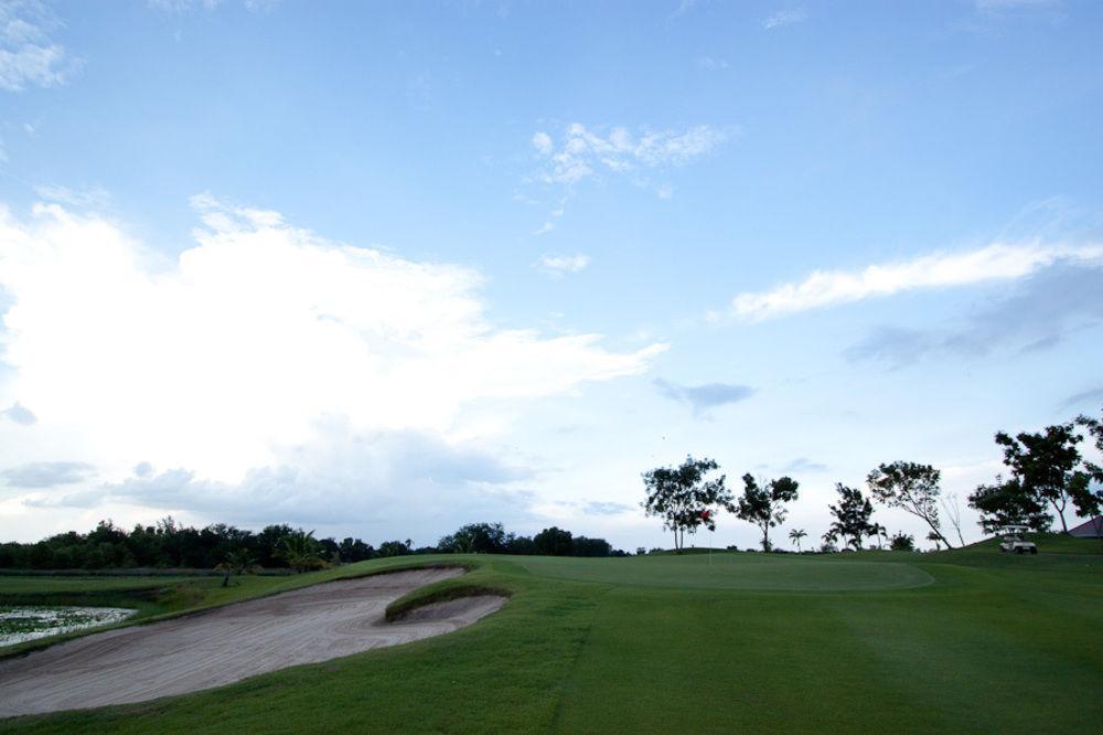 Uniland Golf & Hotel Nakhon Pathom