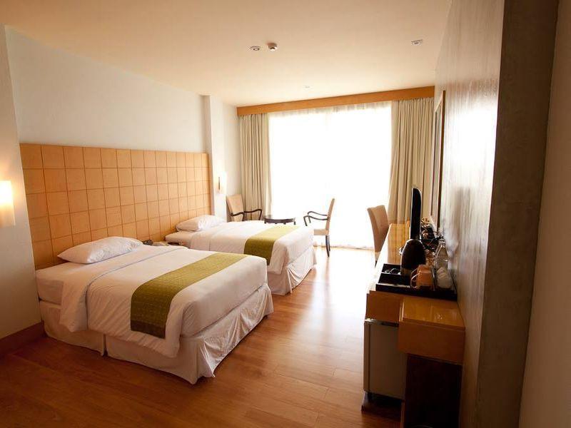 Uniland Golf & 4* Nakhon Pathom