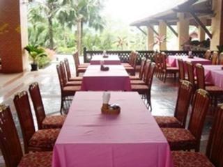 Mandarin Golden Valley And Hotel 3*