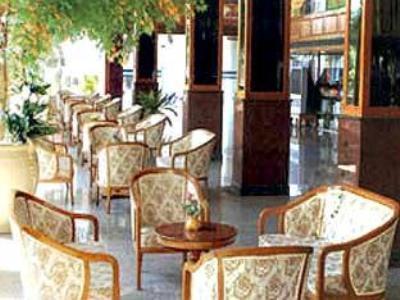 Jomtien Holiday Hotel
