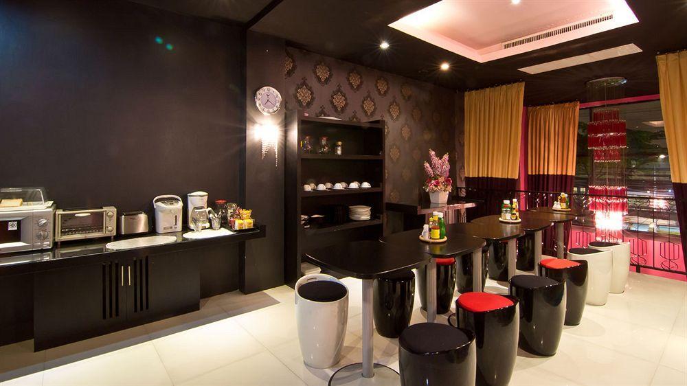 Glitz Hotel 3*