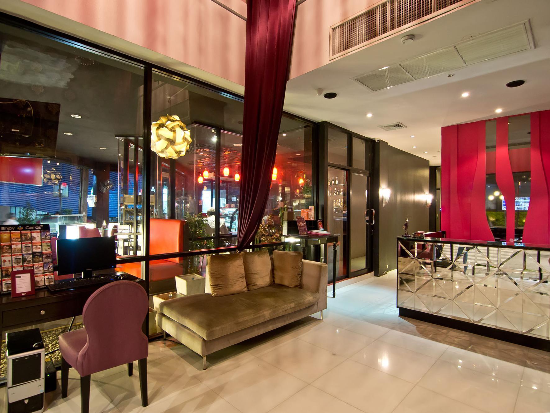 Glitz Hotel 3*
