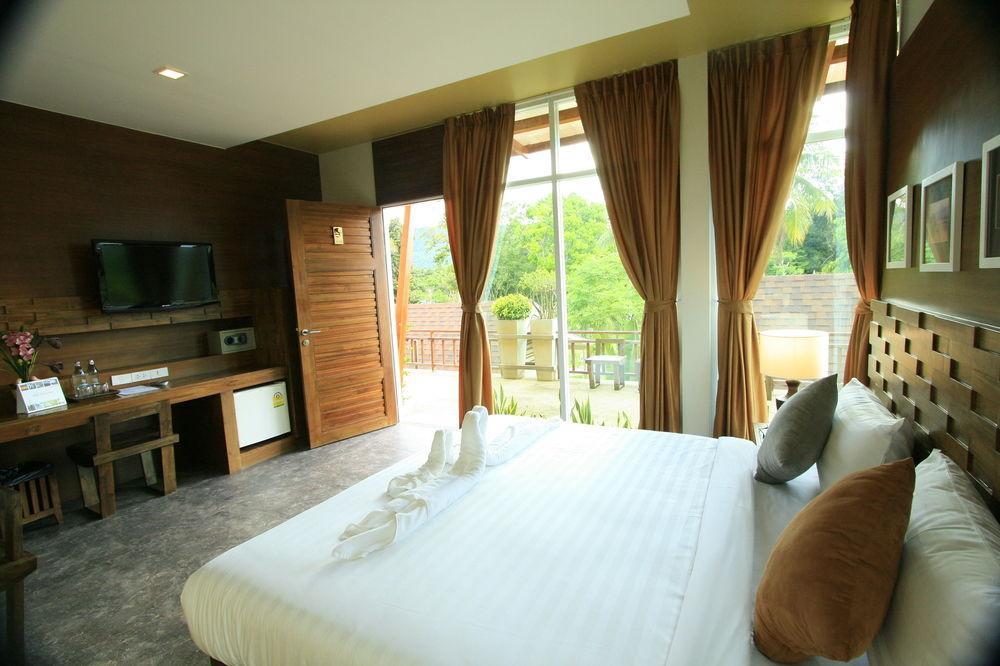 Nana Hotel 4*