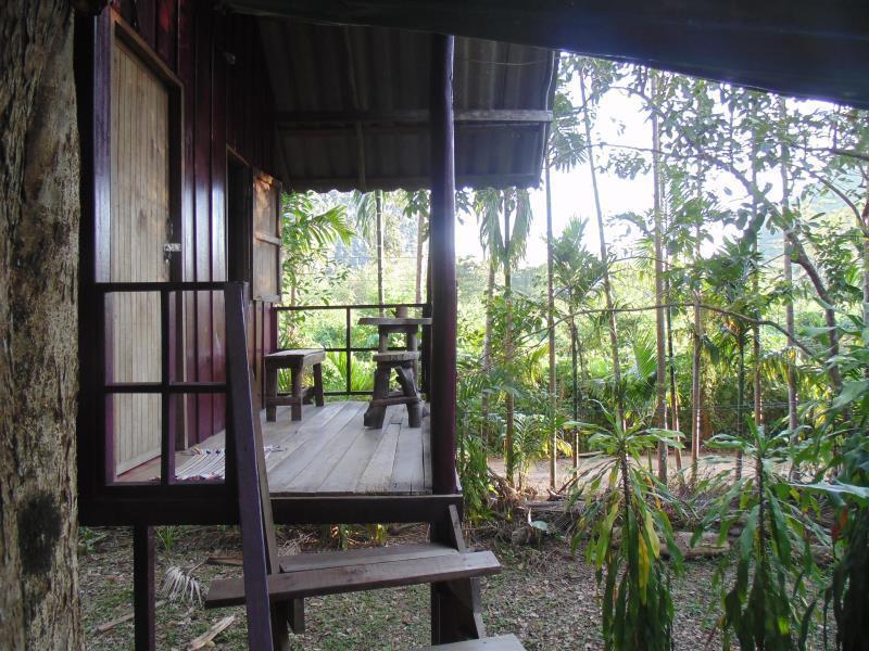 Khao Sok Evergreen House * Khao Sok National Park