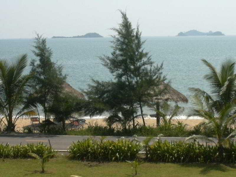 Ruen Thai Rim Haad Klaeng