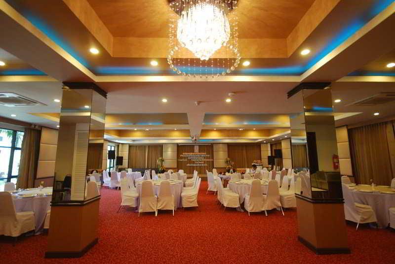Ayara Grand Palace Hotel 4*