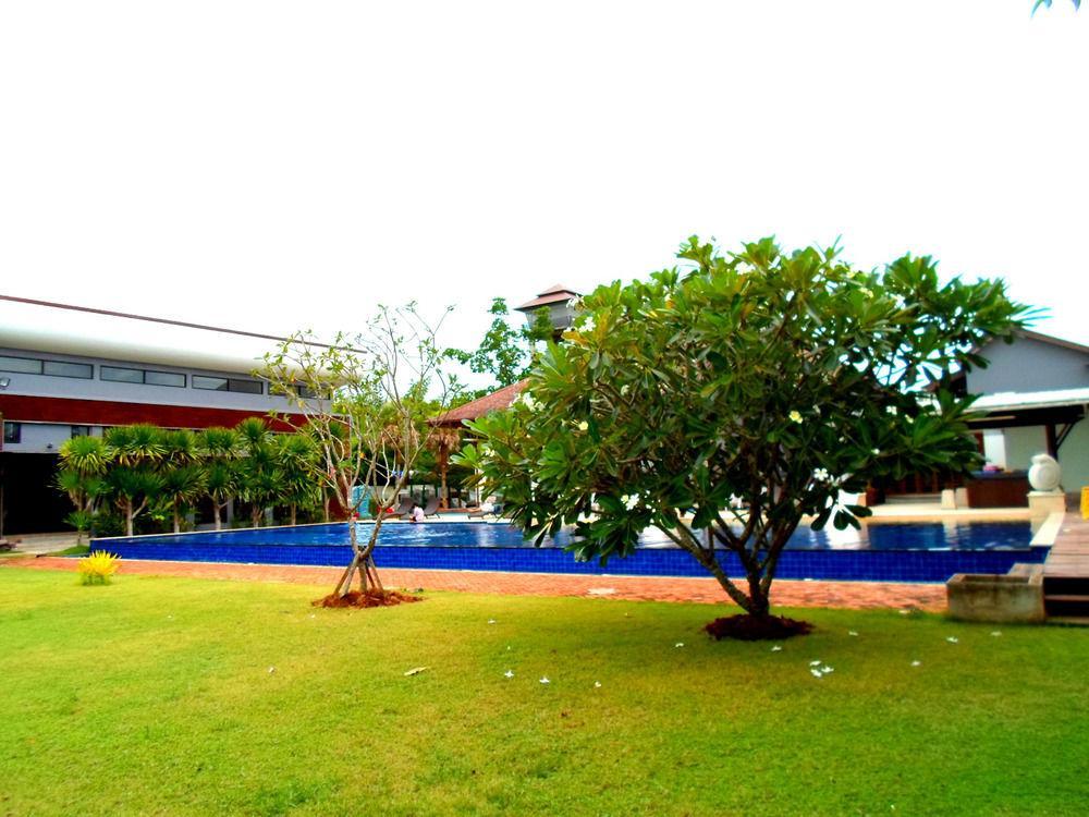 Naraya Riverside Hotel