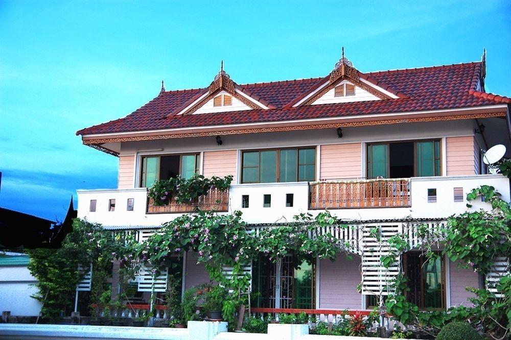 Loy Manee House Bed & Breakfast