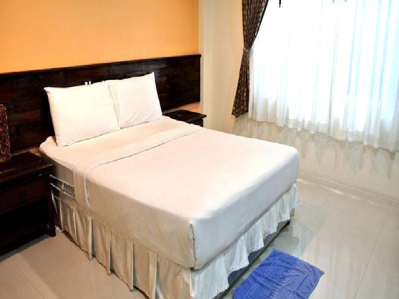Lek Hotel