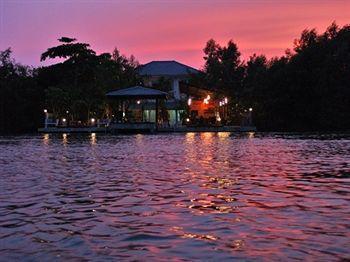 The Legend Maeklong Hotel