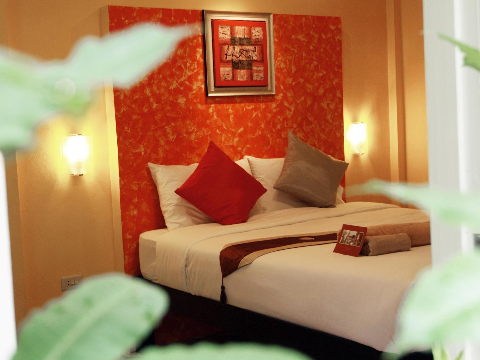 The Legend Maeklong Hotel 3*