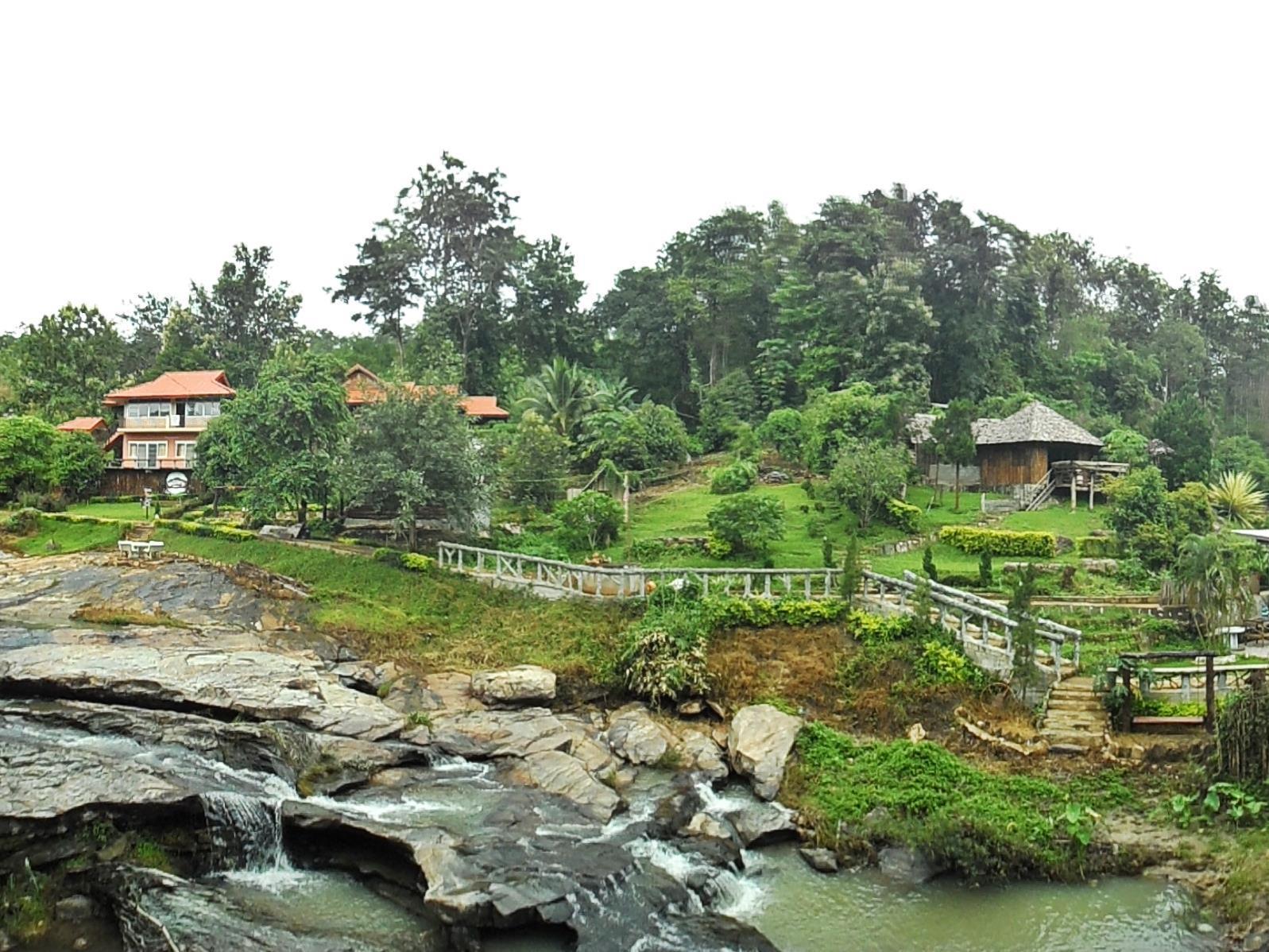 Sai Nam Wang Ban Huai Rin