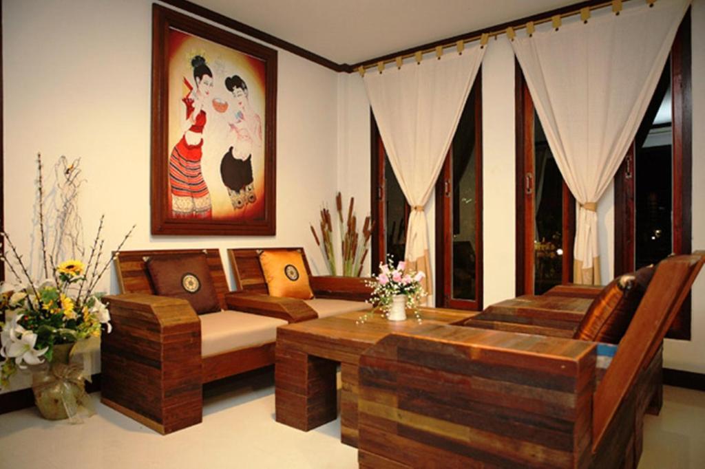 Nakhaburi & 4* Udon Thani