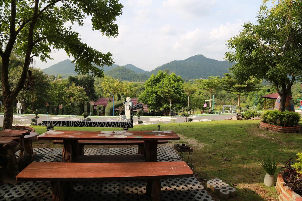 Tonsilp Art Nong Nam Daeng