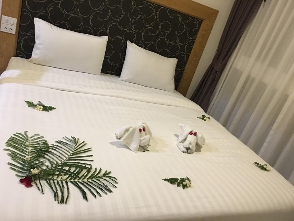 Hotel Grand Nai Harn Suites