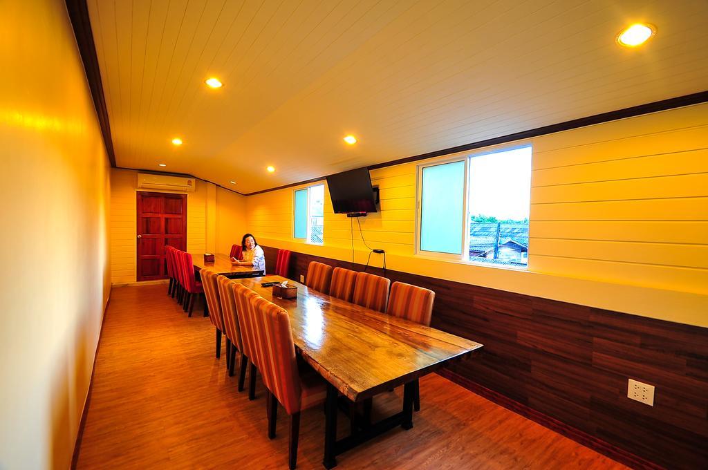 Hostel Lenoi Buri
