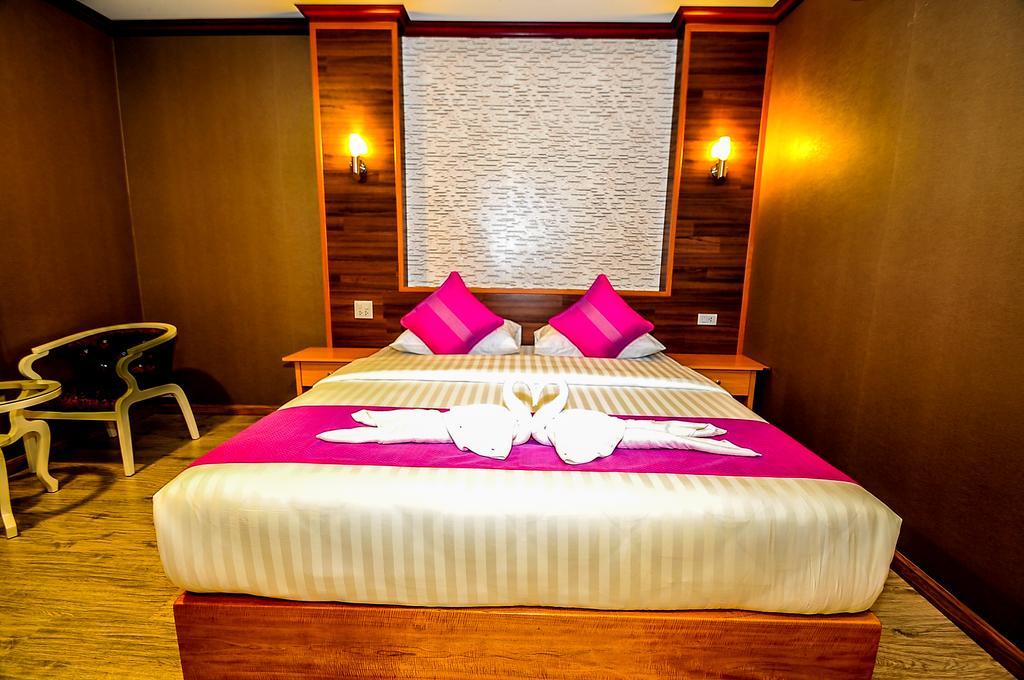 Hostel Lenoi Buri *
