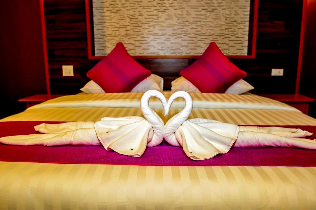Hostel Lenoi Buri *