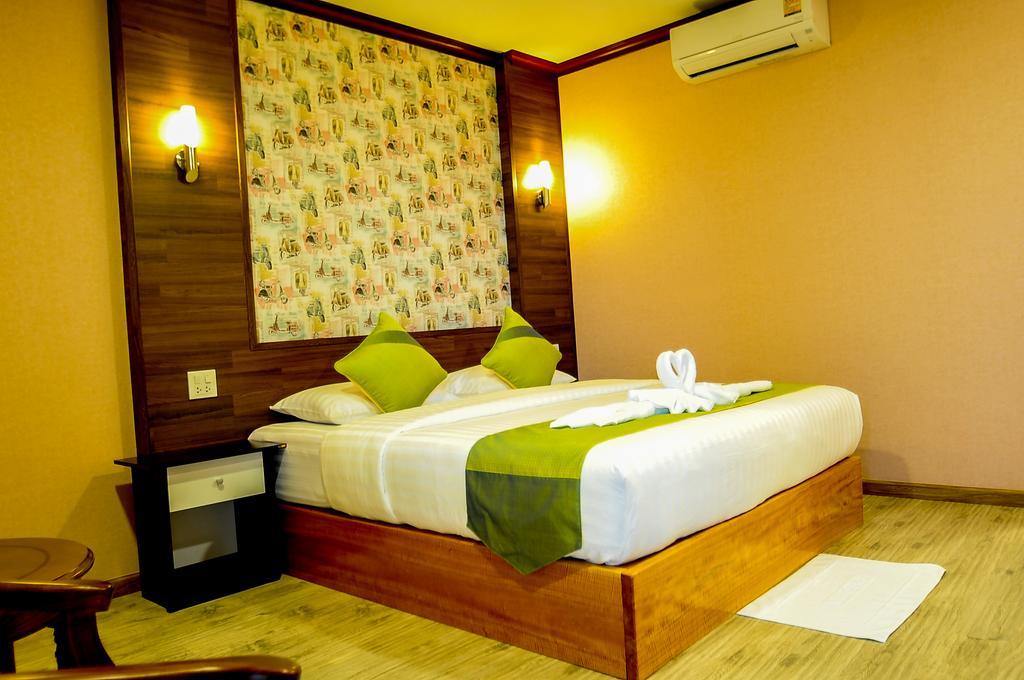 Hostel Lenoi Buri *