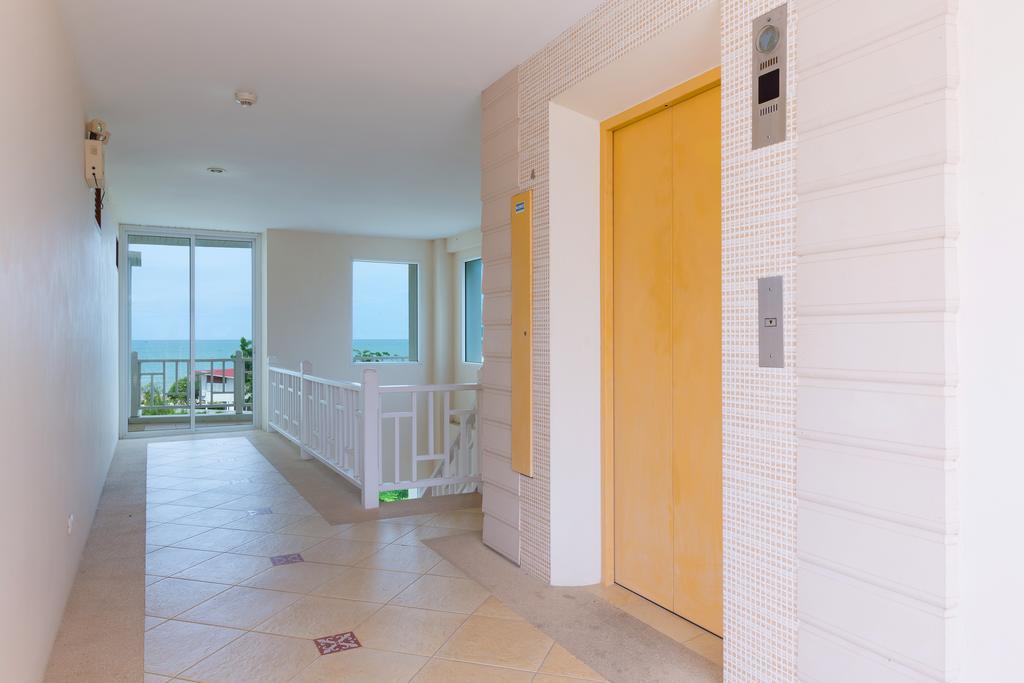 Apartment Baan Poolom Beachfront