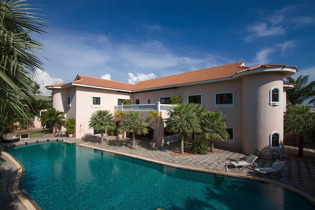 Villa Camelot *