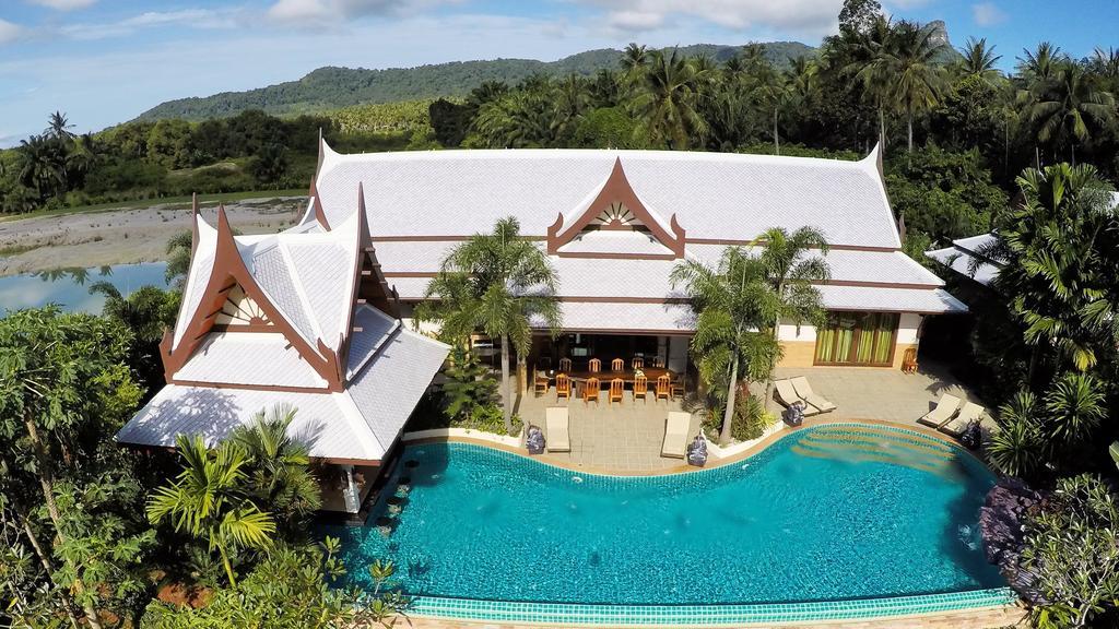 Saifon 5 Bedroom Pool