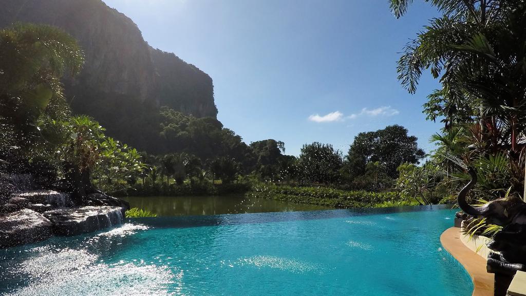 Saifon 5 Bedroom Pool