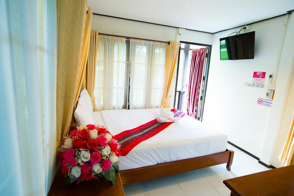 Hostel Revolution *