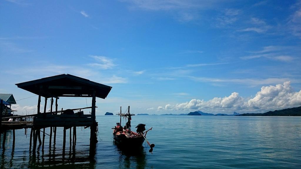 Tongtomyai *
