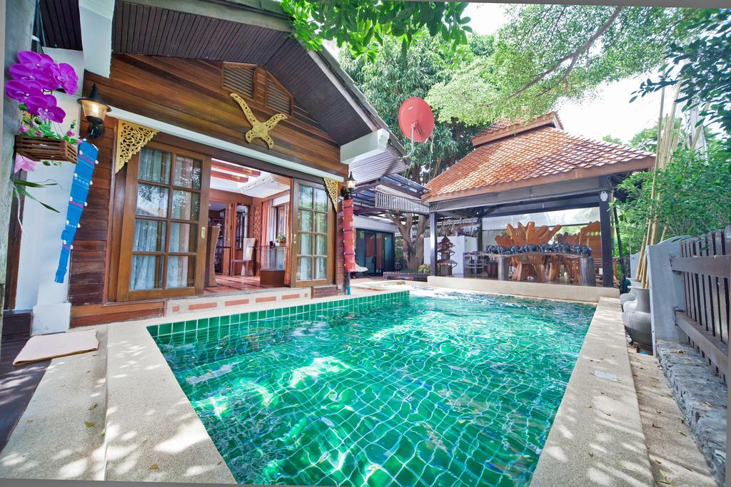 Baan Ruean Thai