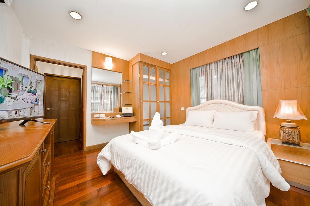 Baan Ruean Thai Villa *