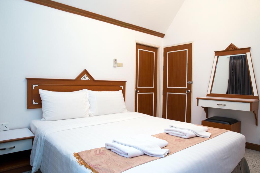 Castle Howchow Resort 3*