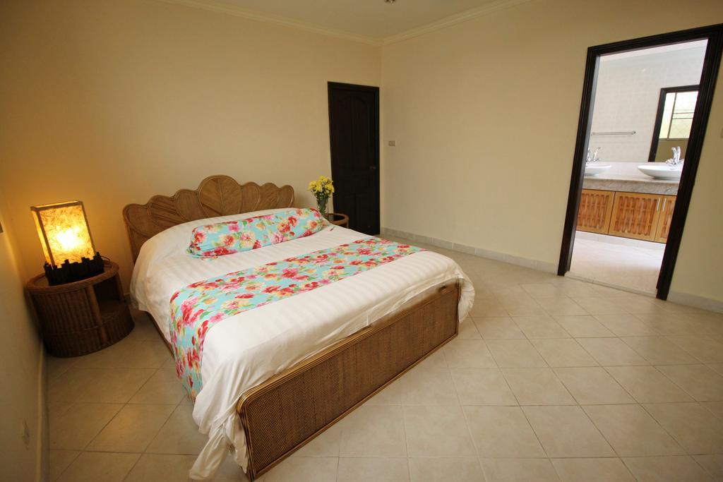 Butterfly Garden Boutique Residence: Luxury With Baths Pattaya