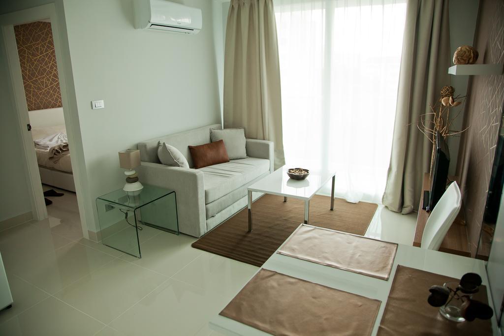 Amazon Unit B1-217 Apartment